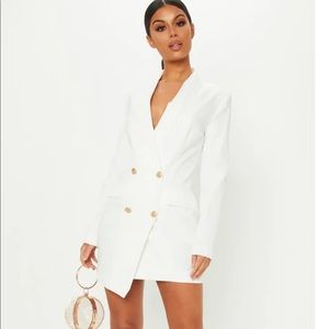 White Gold Button Blazer Dress
 
Size: 12
 
Color: White
 
Quantity: 1